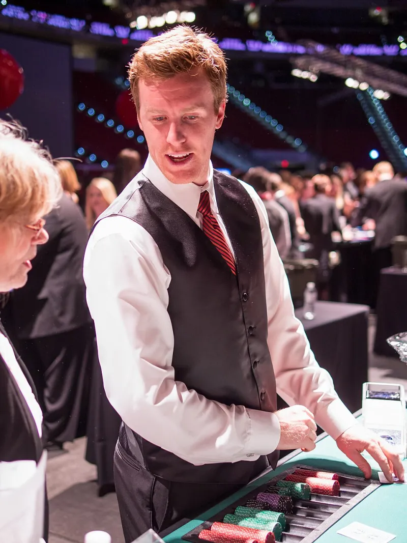 Live Dealer vs. the Algorithm: What the Math Really Says About Real-Time Casino Play